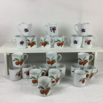 5314 Set of 22 Royal Worcester Evesham Mugs