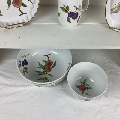 5317 Royal Worcester Evesham 5 pc Set