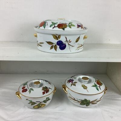 5318 Set of Three Covered Casserole Royal Worcester Evesham
