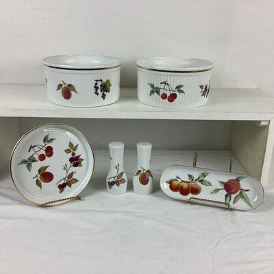 5319 6pc Set of Royal Worcester Evesham SoufflÃ©, and Serving Pieces