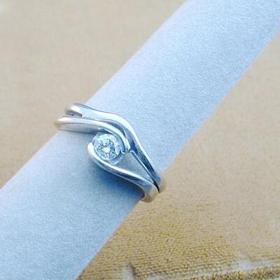 14k White Gold Round Diamond Ring