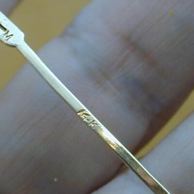 14k Yellow Gold Hinged Engraved Bangle Bracelet