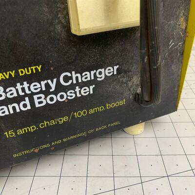 #232 John Deere Heavy Duty Battery Charger & Booster