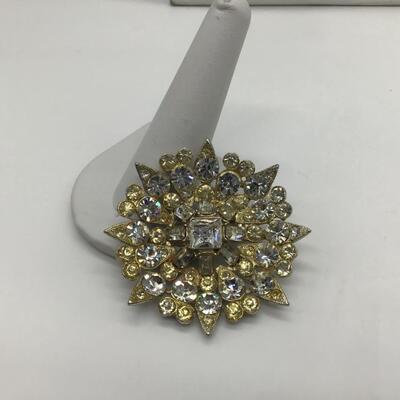 Beautiful Gold  and  Clear Rhinestone Brooch. Vintage