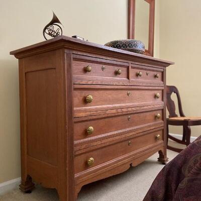 c. 1870-1900 Antique Quarter Sawn Chest 