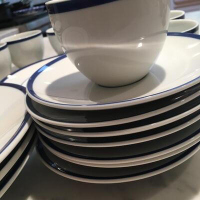 Williams  Sonoma  Dishware set