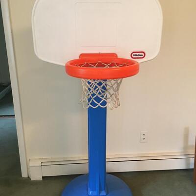 Little Tykes basketball hoopstand
