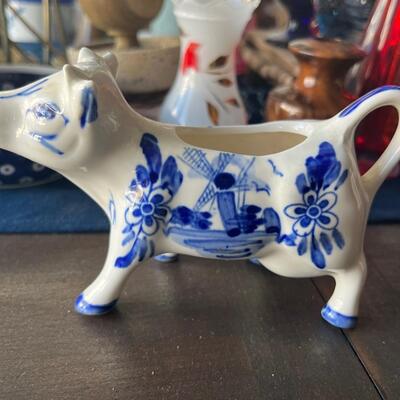 Vintage Holland creamer cow