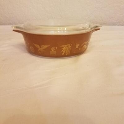 Vintage pyrex early american 1.5 quart covered casserole dish