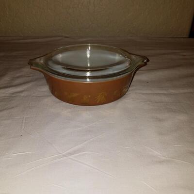 Vintage pyrex early american 1.5 quart covered casserole dish