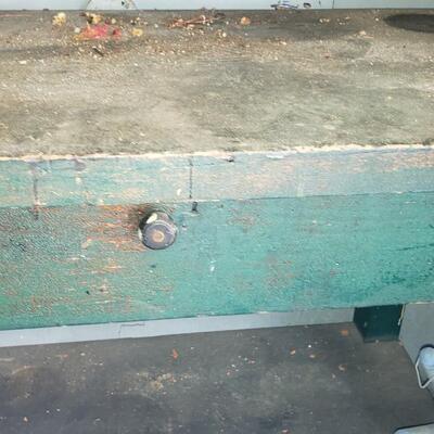 Work table with vise