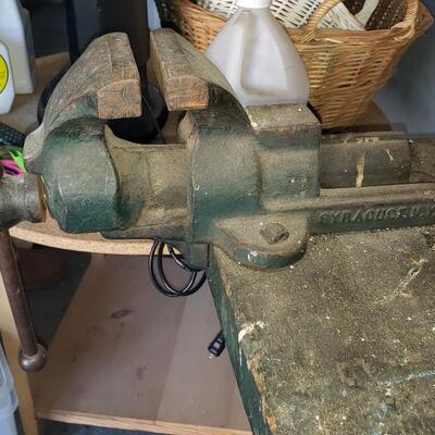 Work table with vise