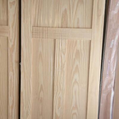 1 New Summit Signature Shaker Solid Wood Door 32x80