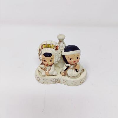 VINTAGE NATIVE AMERICAN SALT AND PEPPER SHAKER SET INDIAN BURIAL SALINA, KANSAS