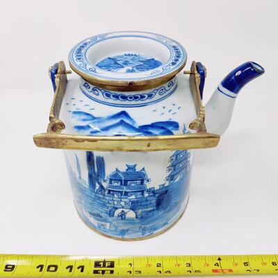 VINTAGE CHINESE BLUE AND WHITE PAINTED PORCELAIN TEA POT W/ LID