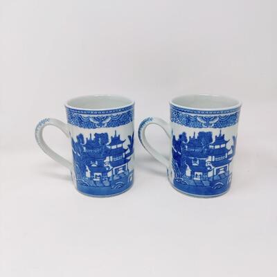 PAIR OF CHINESE EXPORT MUG REPRODUCTIONS MADE FOR THE METROPOLITAN MUSEUM OF ART LOT #1