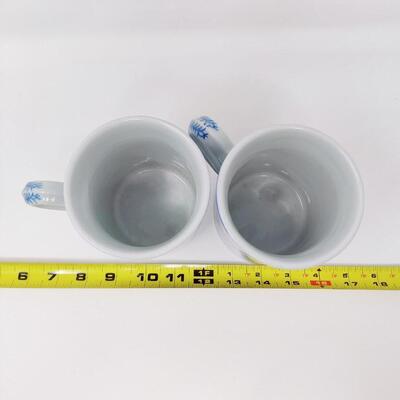 PAIR OF CHINESE EXPORT MUG REPRODUCTIONS MADE FOR THE METROPOLITAN MUSEUM OF ART LOT #2