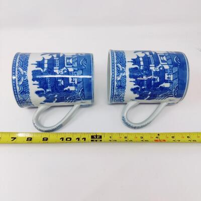 PAIR OF CHINESE EXPORT MUG REPRODUCTIONS MADE FOR THE METROPOLITAN MUSEUM OF ART LOT #2