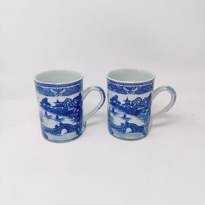 PAIR OF CHINESE EXPORT MUG REPRODUCTIONS MADE FOR THE METROPOLITAN MUSEUM OF ART LOT #2