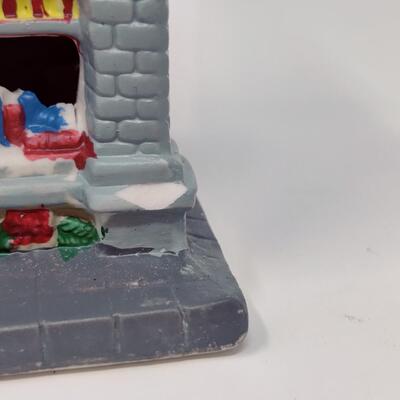 FESTIVE LOT OF CERAMIC VILLAGE HOUSES