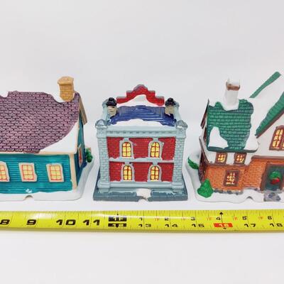 FESTIVE LOT OF CERAMIC VILLAGE HOUSES