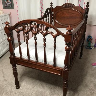 Maghogany Crib from 1880 with new custom mattress