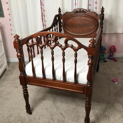 Maghogany Crib from 1880 with new custom mattress
