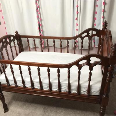 Maghogany Crib from 1880 with new custom mattress