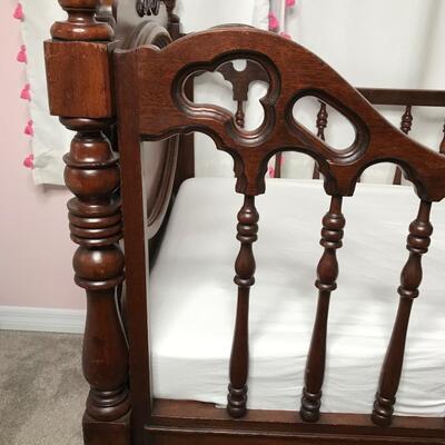 Maghogany Crib from 1880 with new custom mattress