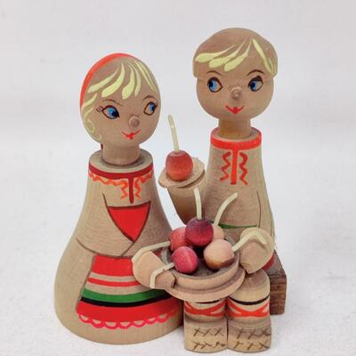 VINTAGE RUSSIAN HAND MADE WOOD FOLK ART BOY AND GIRL FIGURE
