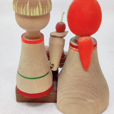 VINTAGE RUSSIAN HAND MADE WOOD FOLK ART BOY AND GIRL FIGURE
