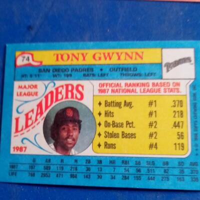 LOT 15  BOX 1980'S BASEBALL CARDS