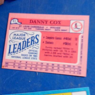 LOT 15  BOX 1980'S BASEBALL CARDS