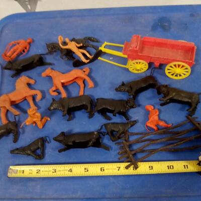 LOT 20  LOT OF AUBURN COWBOYS COWS AND WAGON