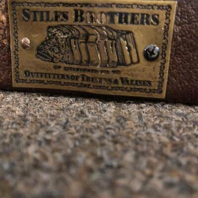 Bauer International Library with Ladder and 48" TV