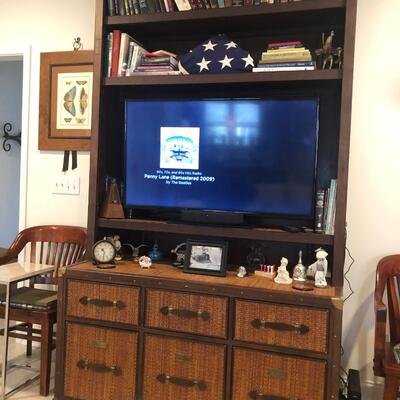 Bauer International Library with Ladder and 48" TV