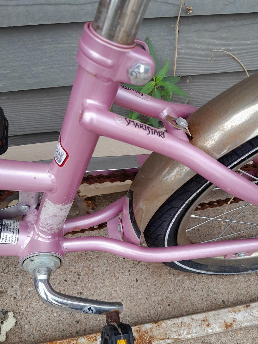 LOT 618 PINK SCHWINN ROADSTER BICYCLE (SES)