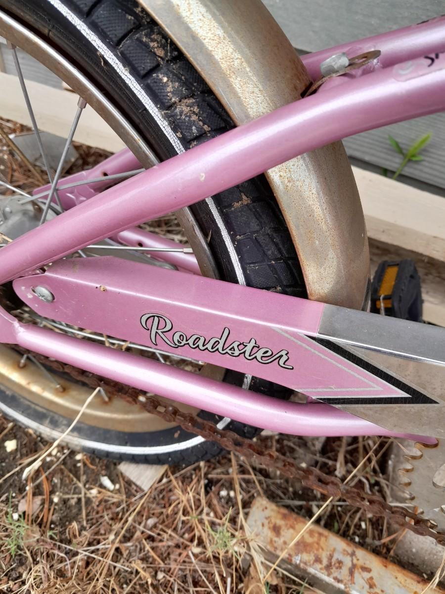 LOT 618 PINK SCHWINN ROADSTER BICYCLE (SES)