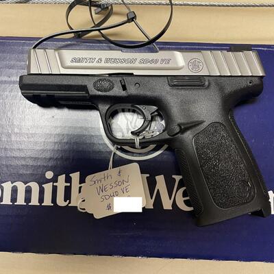 Smith & Wesson SD40 VE 40 S&W Full-Sized 14-Round Pistol - NEW