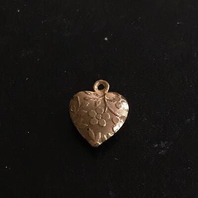 10KT GOLD HEART PENDANT