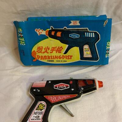 Vintage Lion Tin Toy Space Age Ray Gun Sparkling Pistol With Box