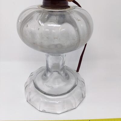 ANTIQUE QUEEN ANNE NO.2 CLEAR OIL LAMP CONVERTED TO ELECTRIC