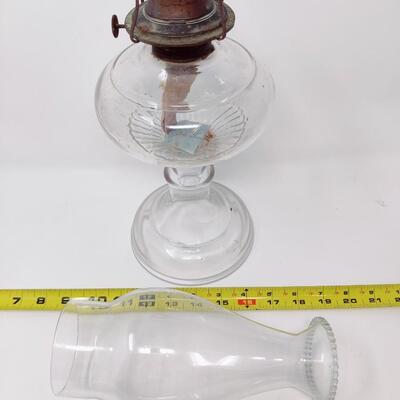 ANTIQUE EAGLE CLEAR OIL LAMP