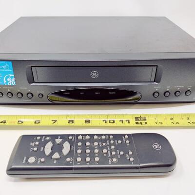GE VCR PLAYER WITH REMOTE