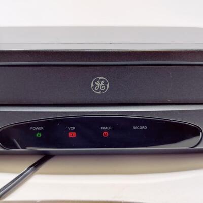 GE VCR PLAYER WITH REMOTE