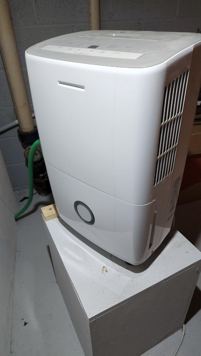 Frigidaire Dehumidifier 70 pint Model FFAD7033R1A