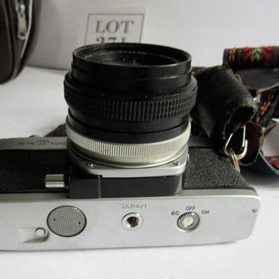 Vintage Minolta SRT100 Camera With Accessories and Case