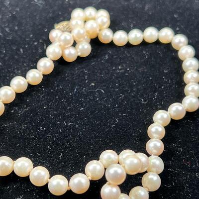18" Cultured pearl with 925 silver clasp .