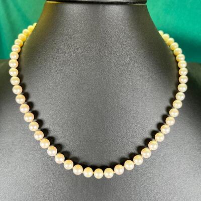 18" Cultured pearl with 925 silver clasp .