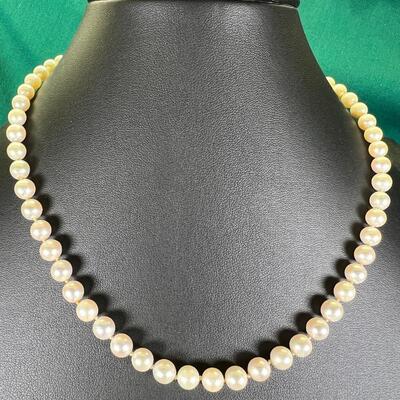 18" Cultured pearl with 925 silver clasp .